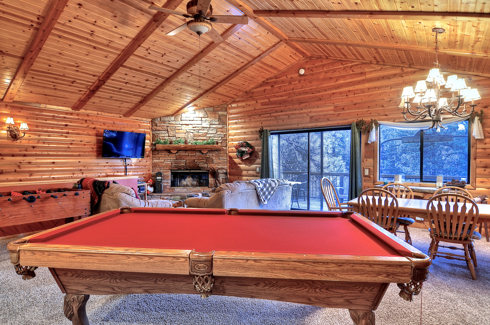 1A5762A4-155D-0010-07ADCE88424AB8C0-743 Butte-01-Living Room-Pool Table.jpg